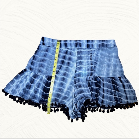 Umgee NWT Blue Tie Dye Shorts w/ Tassel Trim, Size Large - Picture 10 of 10